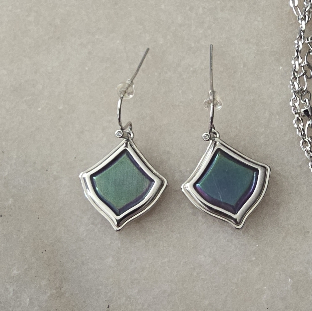 Kendra Scott Earring and Necklace Set - Picture 2 of 4